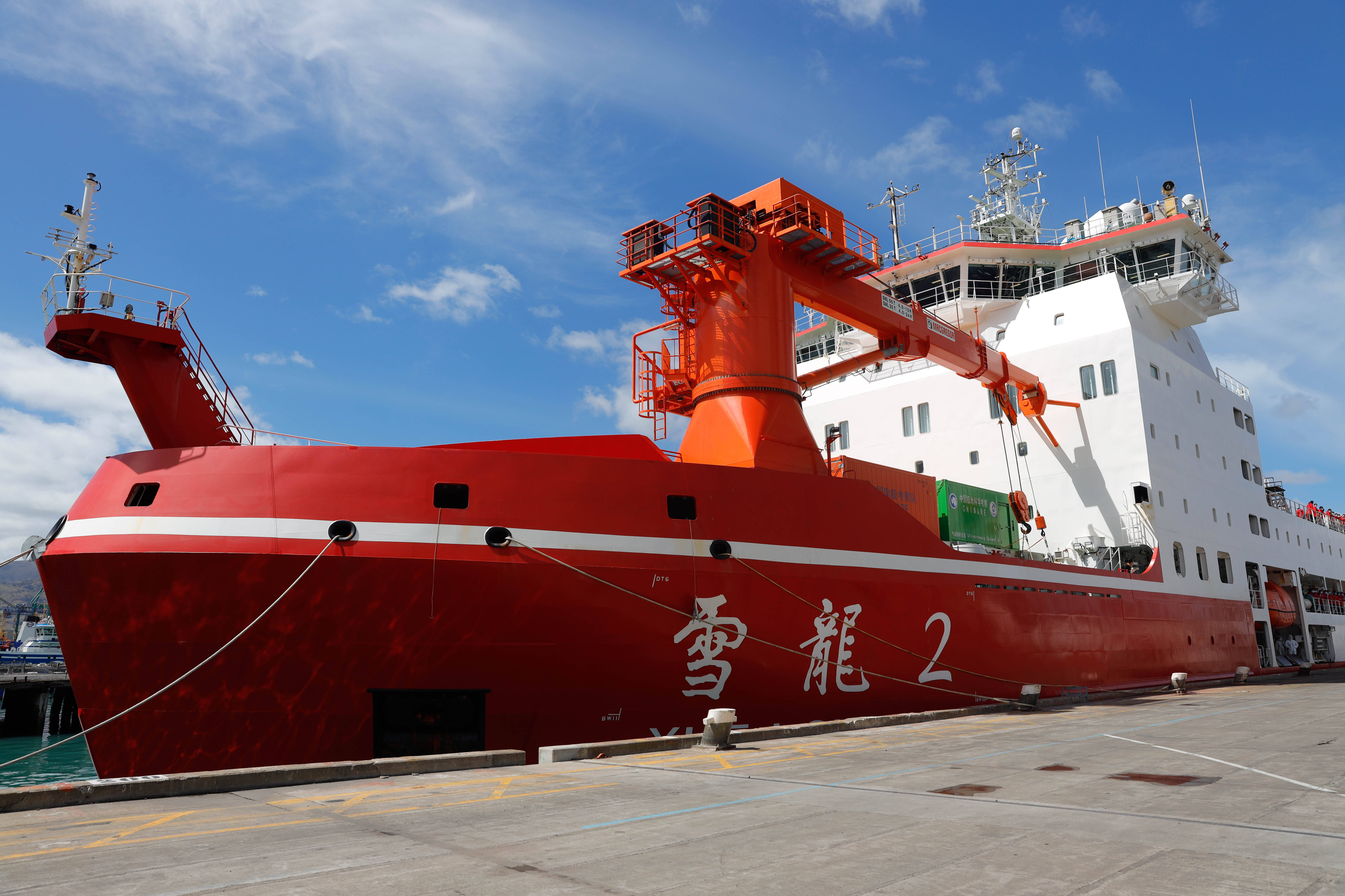 第42次南极考察丨“雪龙”号停靠新西兰利特尔顿港