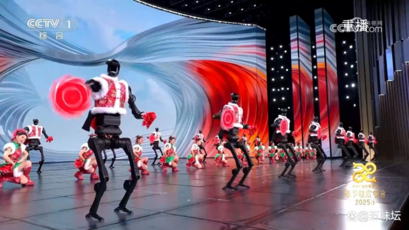 舞台表演、迎宾接待、直播带货——人形机器人开始“打零工”