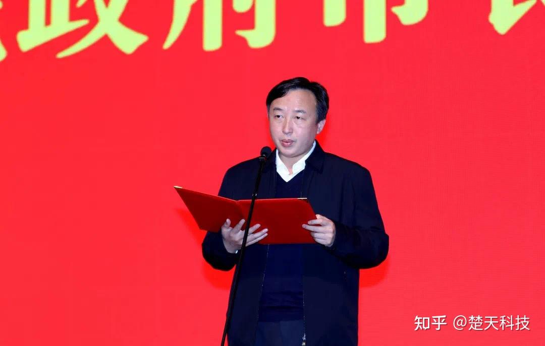 楚天科技预计2025年盈利2.35亿元至3亿元:63岁董事长唐岳上年薪酬285万 职工人均薪酬27万