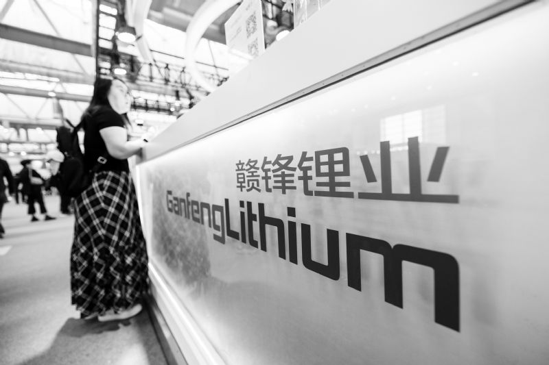 中国中免：拟收购DFS大中华区旅游零售业务相关股权及资产