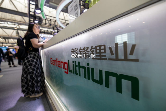 中国中免：拟收购DFS大中华区旅游零售业务相关股权及资产