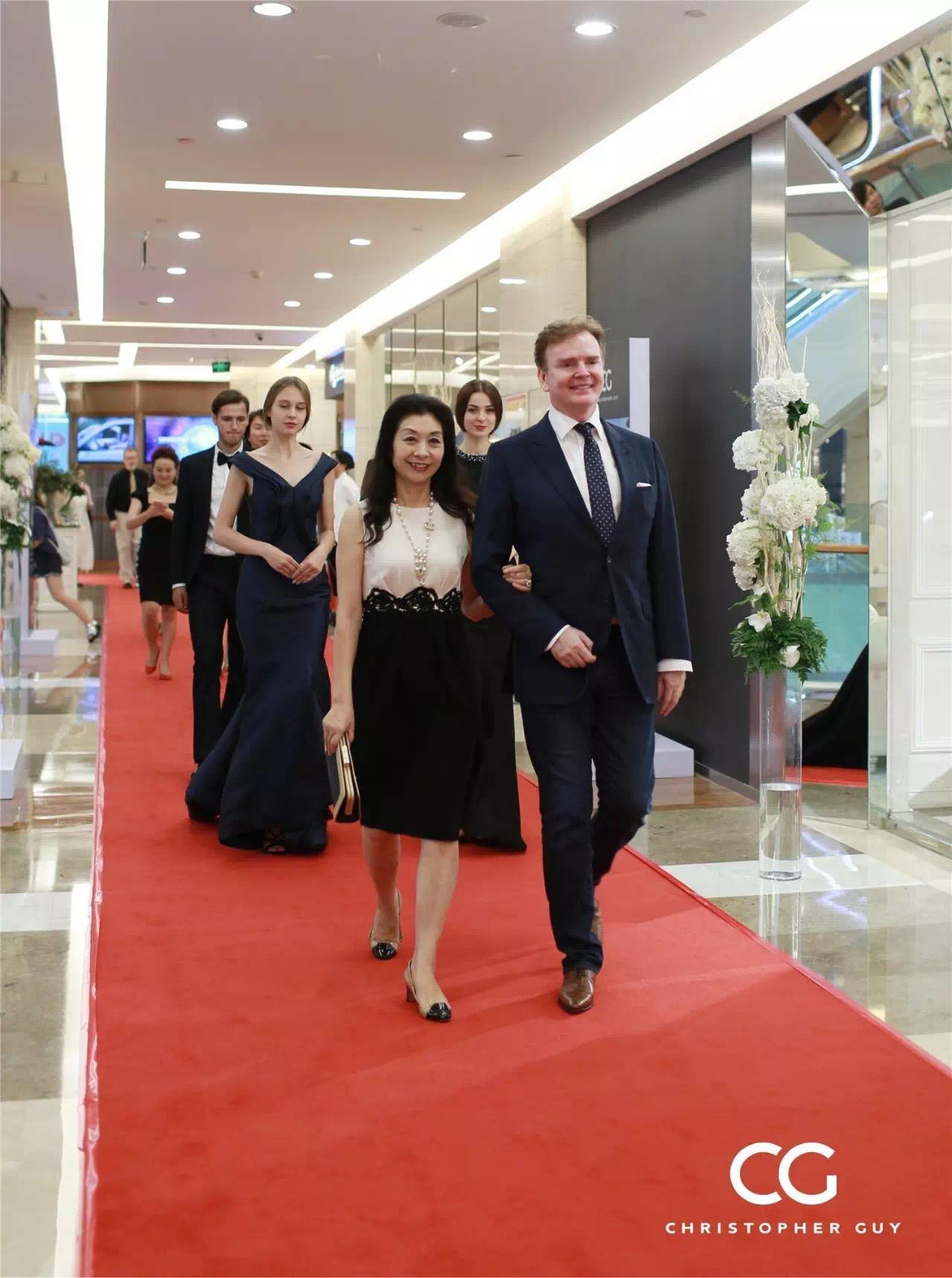 午间公告:富森美董事长刘兵解除留置并变更为责令候查