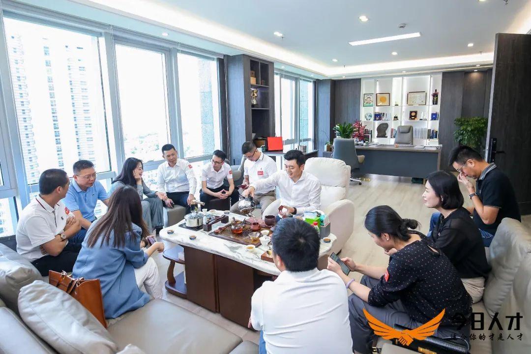 南极光董事姜发明减持200股，减持金额2622元