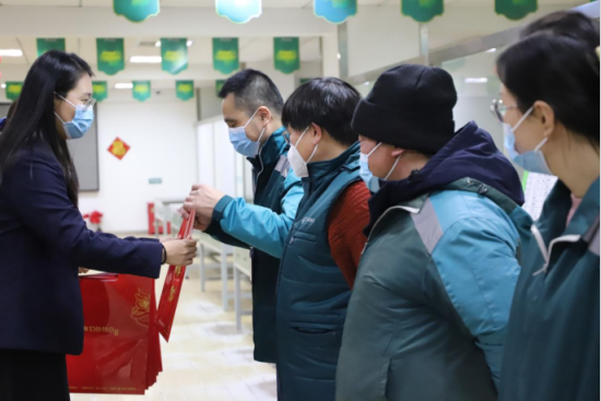 年货“双向奔赴”：快递网络如何托起流动的中国年味