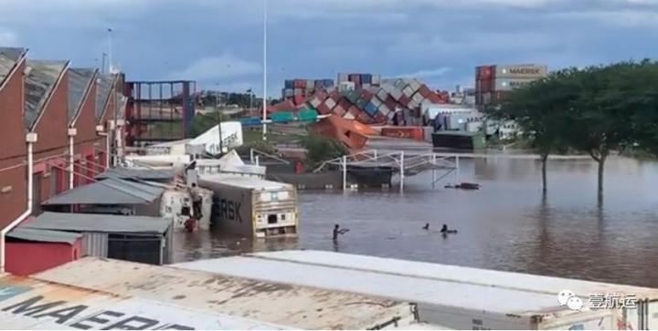 南非德班发生交通事故致11人遇难