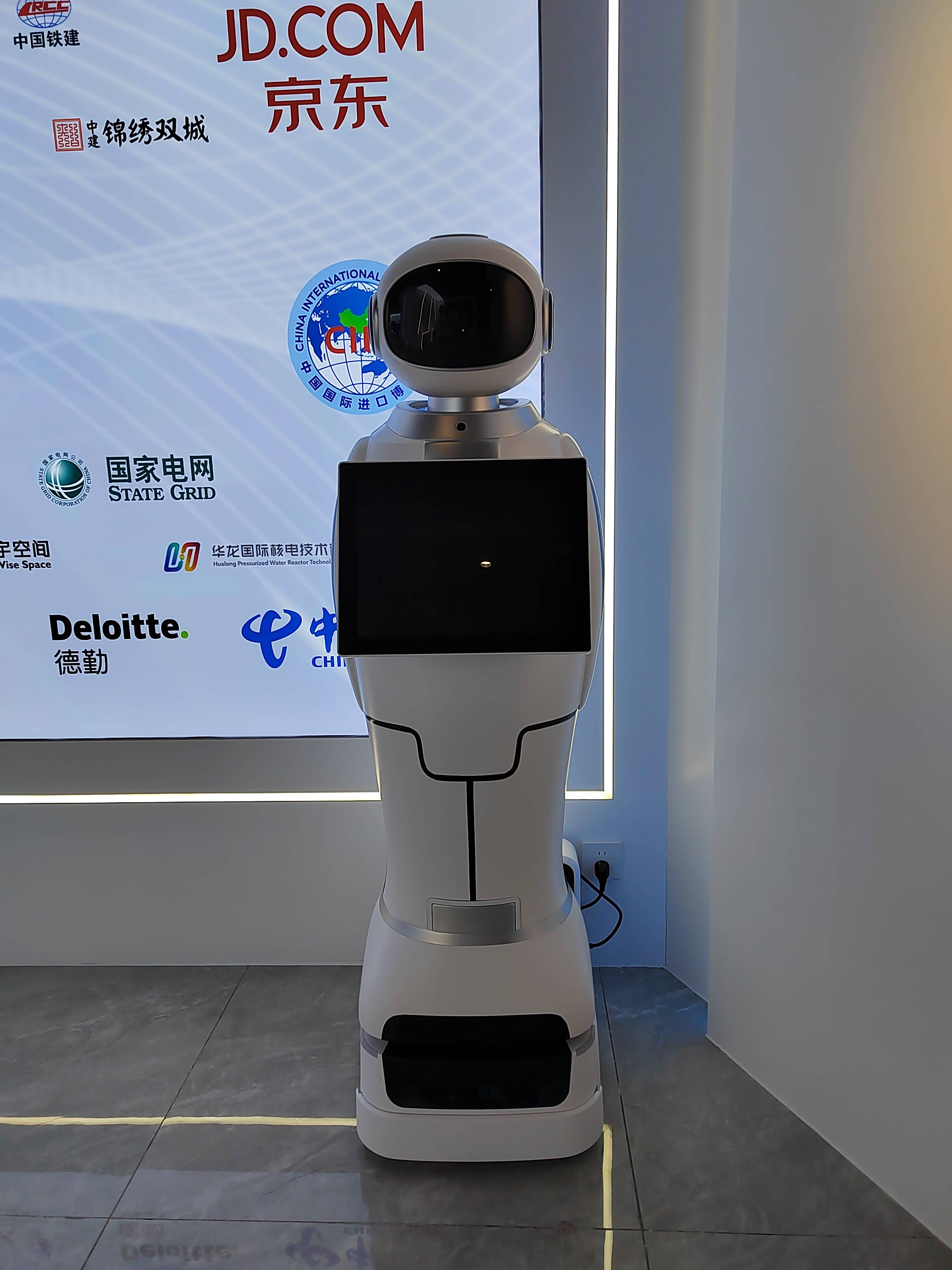 民政科技创新加码 养老服务机器人迎风口