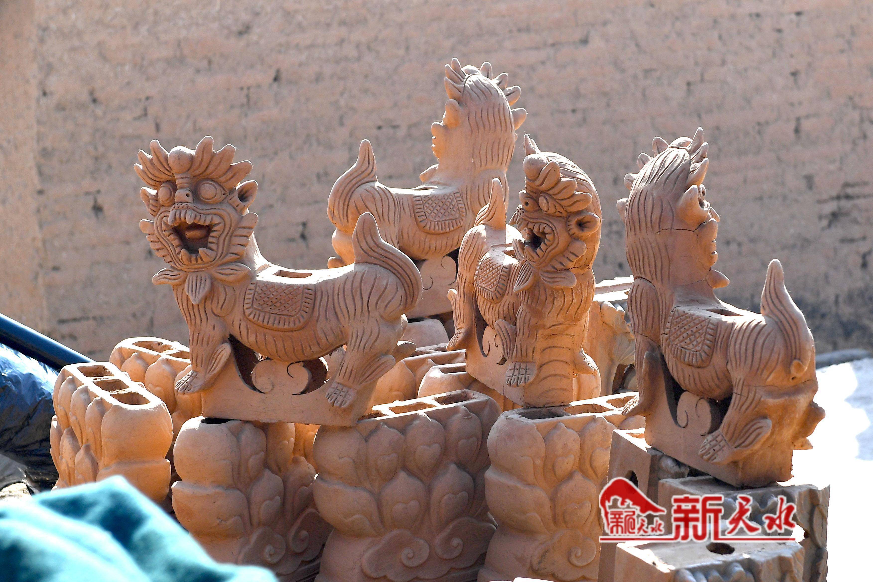 （新春走基层）一块黄泥化马驹 “百年泥塑”销日韩