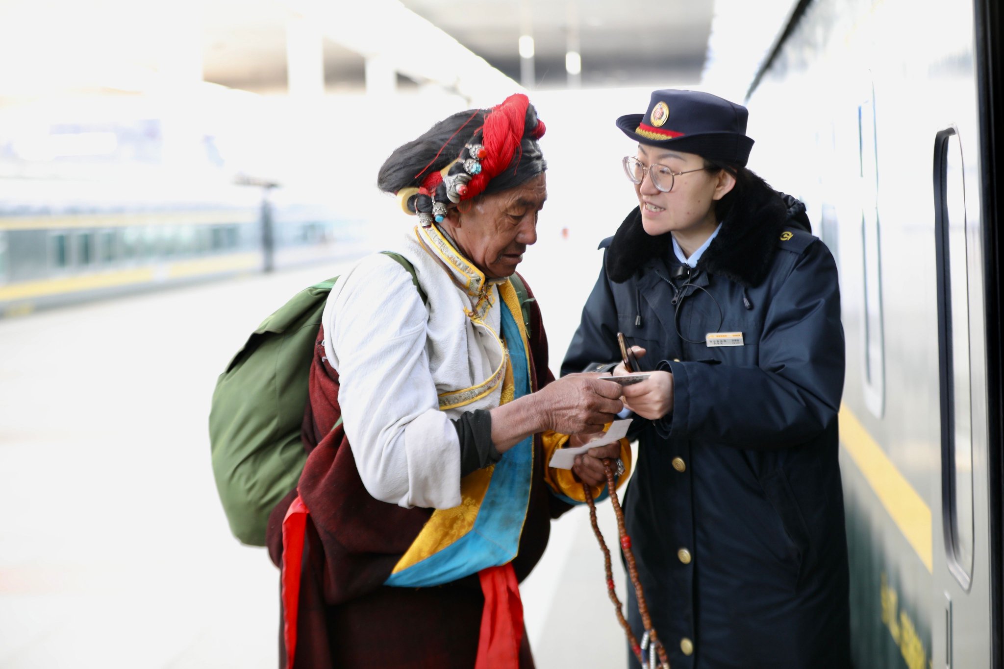 2月2日春运首日全国铁路发送旅客1223.5万人次