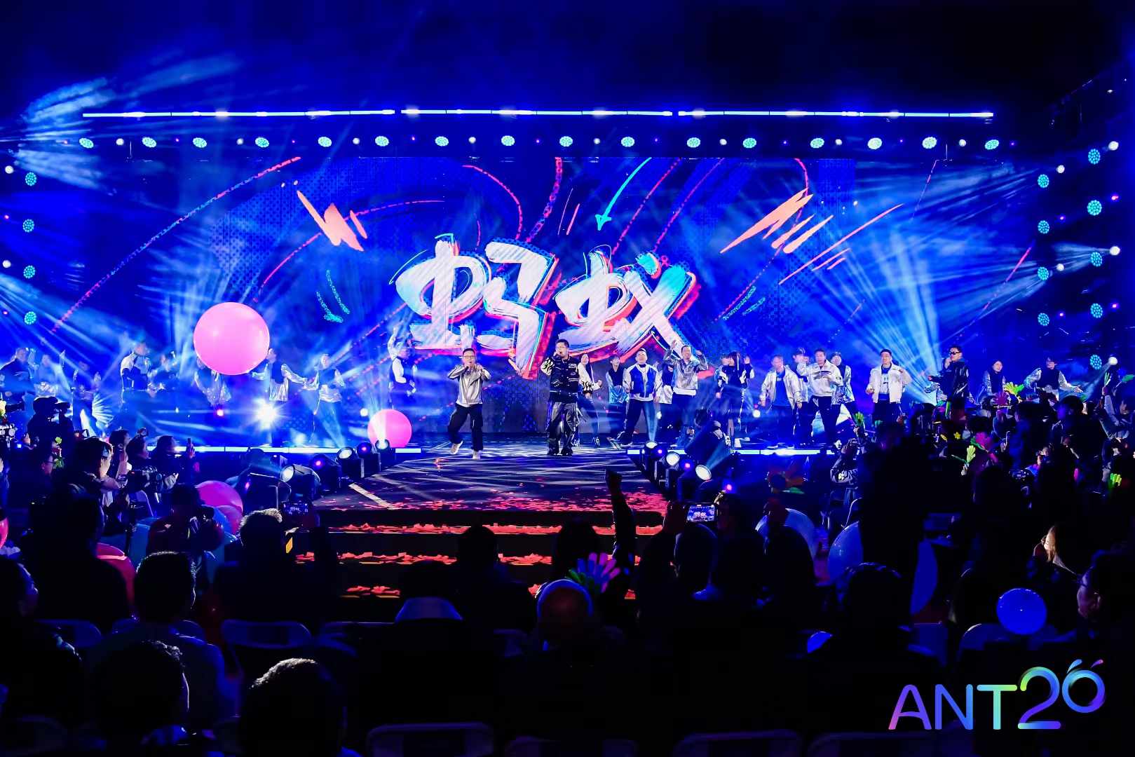 马年春晚科技感十足