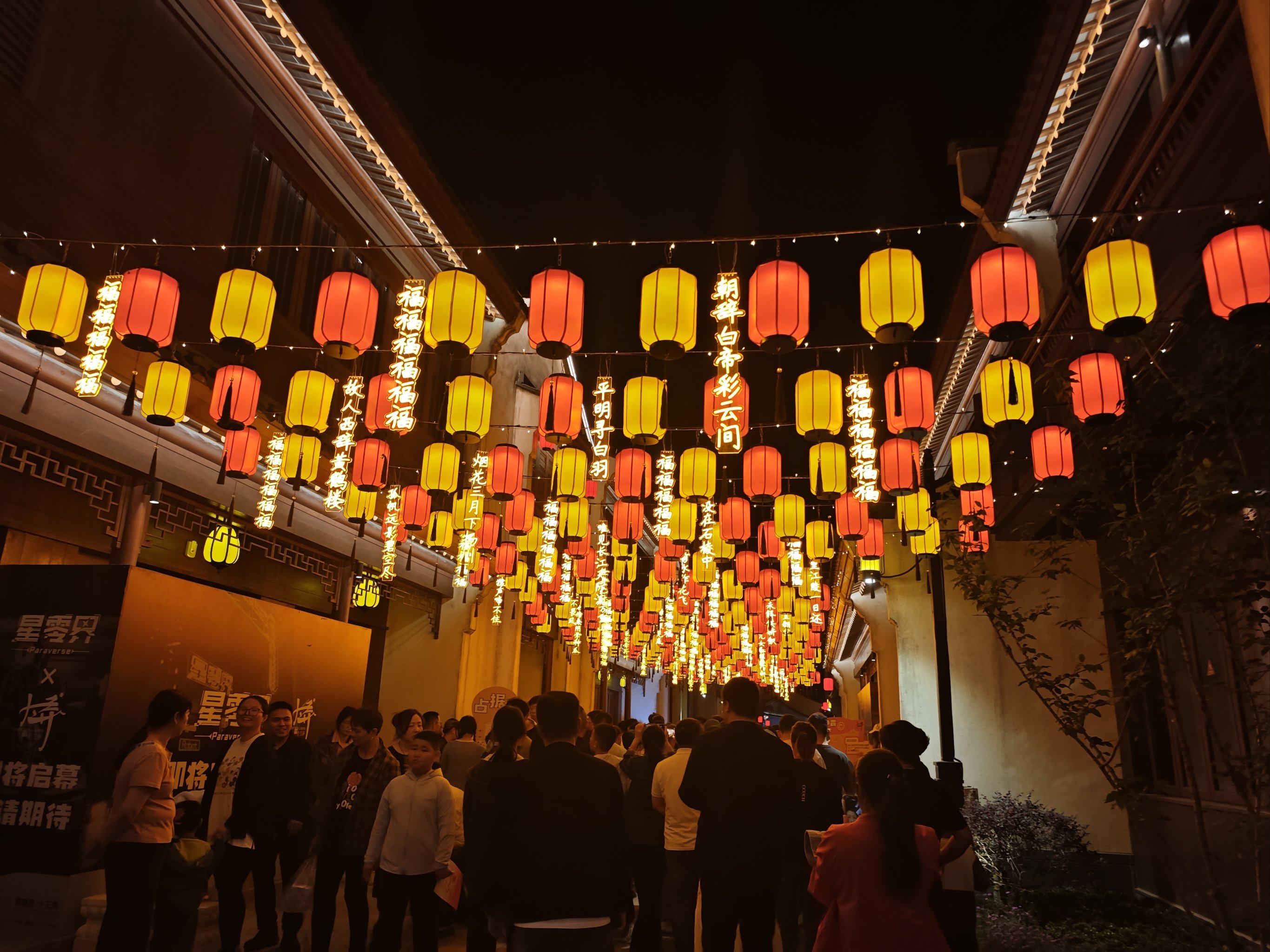 （新春走基层）秦巴腹地“村晚热” 蜀河古镇年味浓