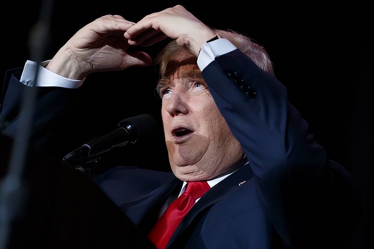 爱泼斯坦案，克林顿公开回应，希拉里发声，这国前高官辞职！