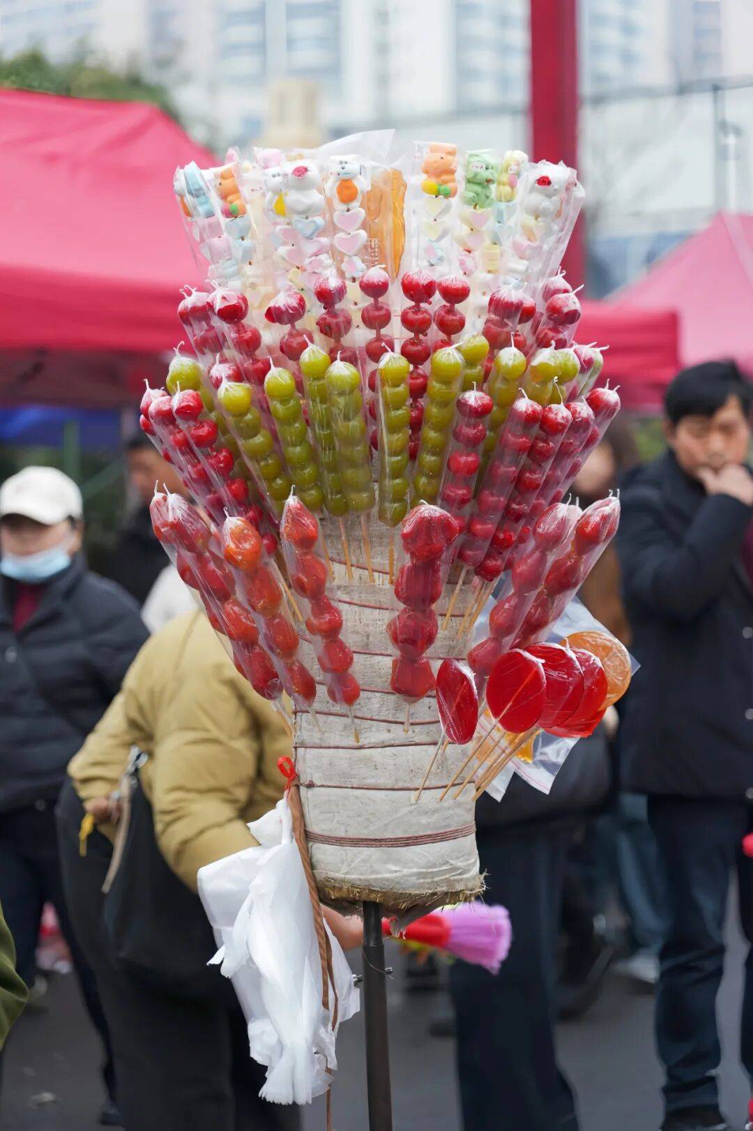 （新春走基层）云南砚山年货街上的“小买卖”与“大年味”