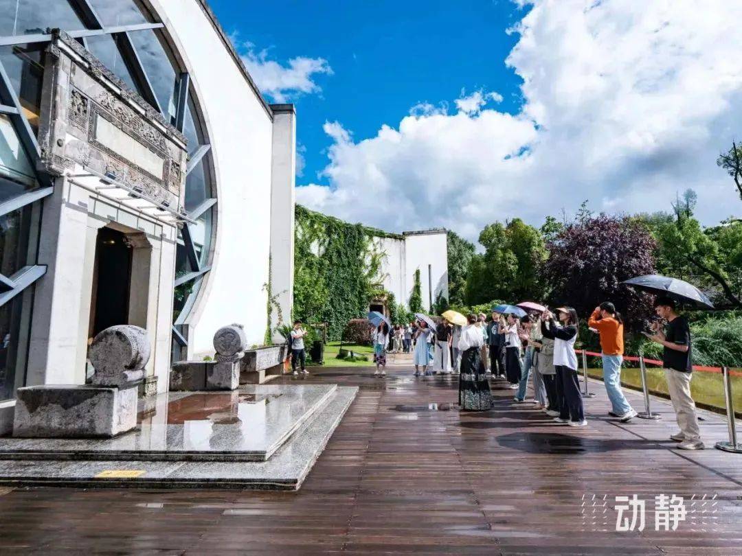 贵州双龙航空港经济区:24小时“不眨眼”,为新春“团圆酒”保驾护航丨新春走基层