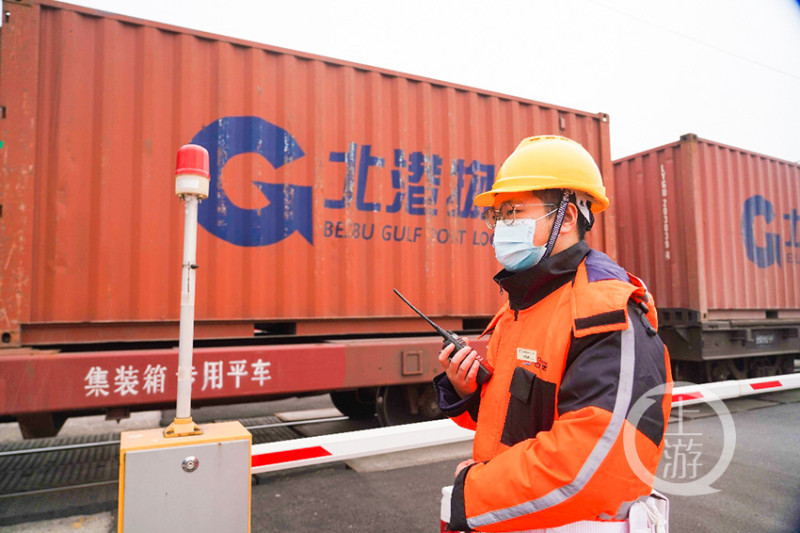 中老新春图定班列驰向老挝万象