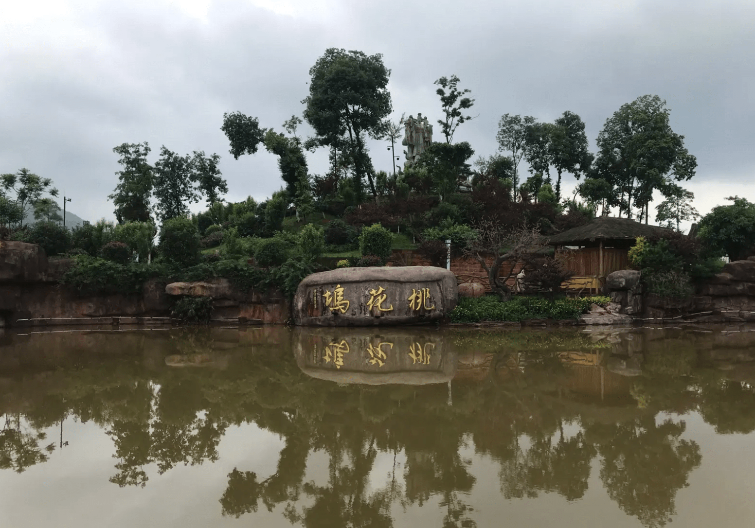 （新春走基层）老调新词话变迁：百年花灯照亮“边城”新气象