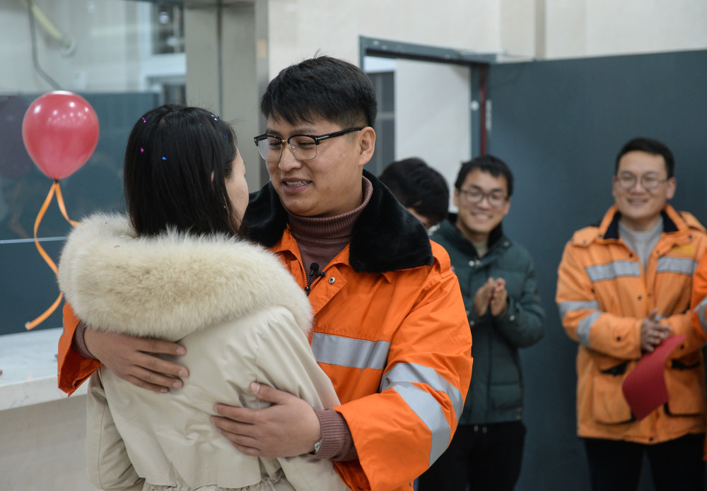 （新春走基层）大庆油田井场寒风中 一双工鞋的“辞旧迎新”