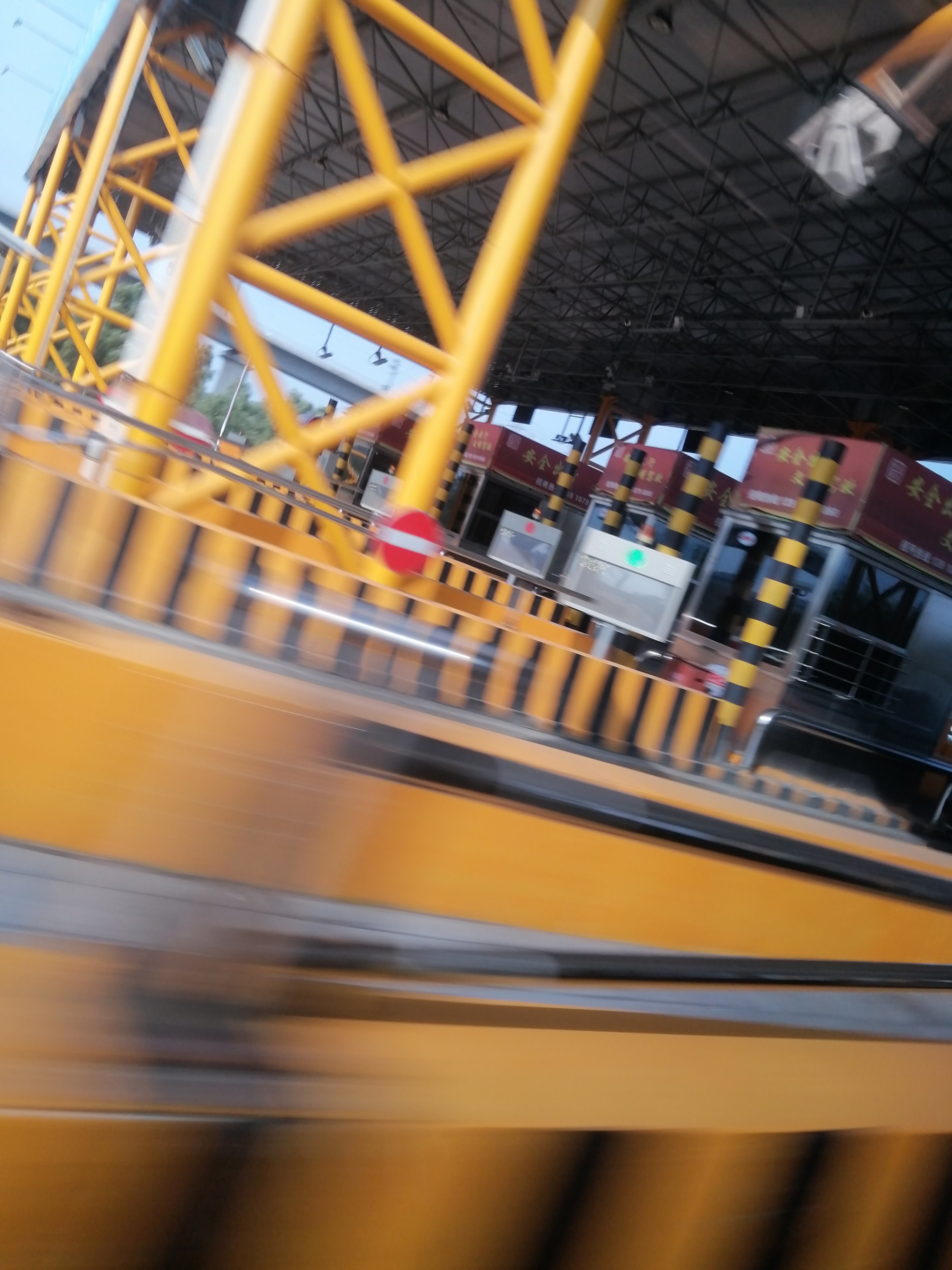 车流量大 江苏高速多个入口关闭