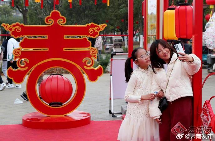 旅游过年成新风尚：“家人在身边，哪里都是年”丨新春走基层