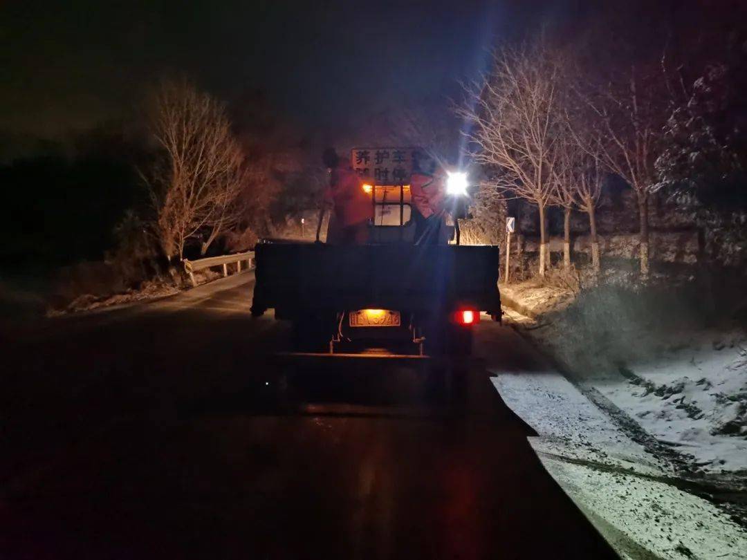 西安降雪变身“长安” 风雪“降速”返程路