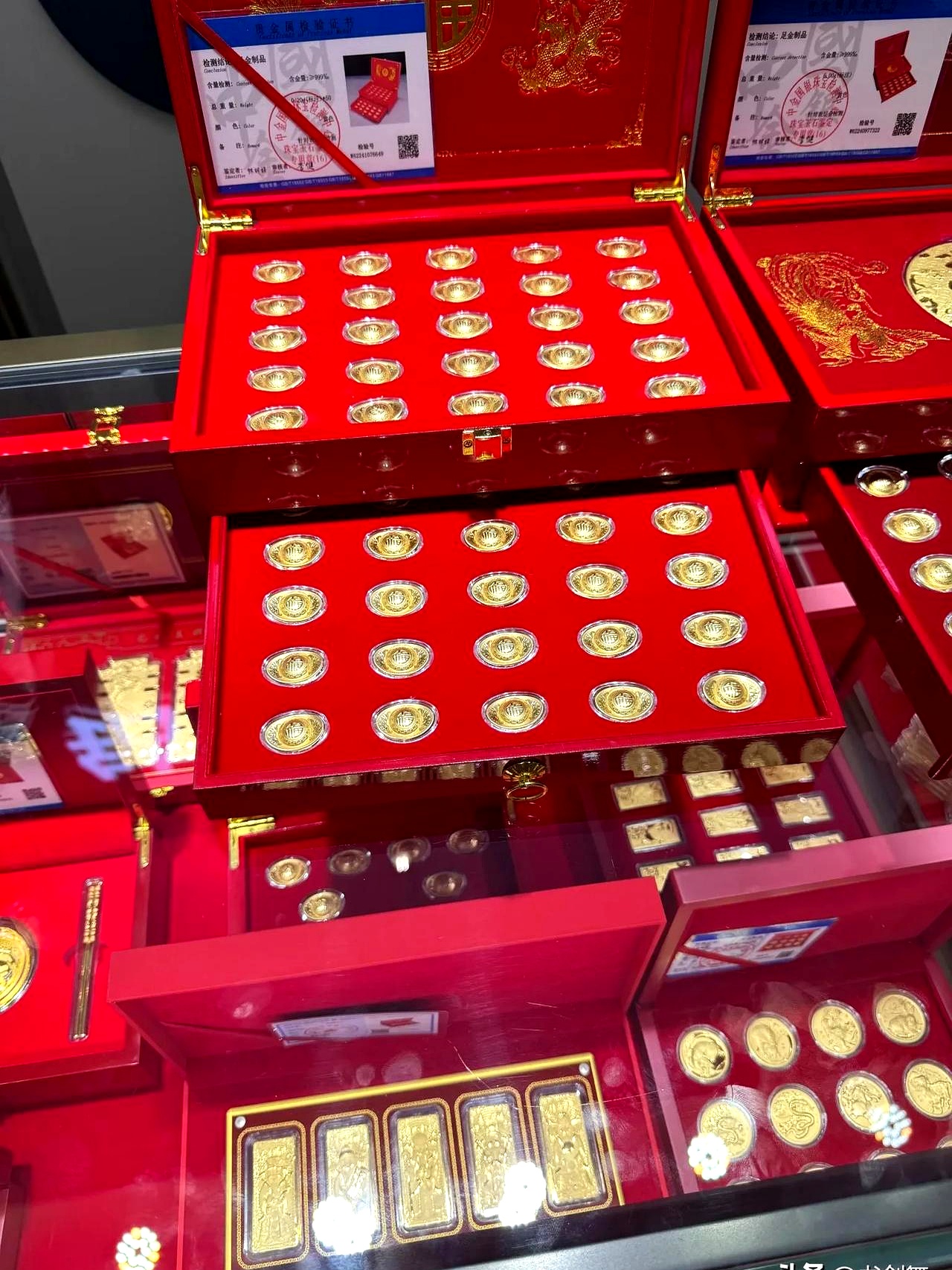 特写:金价高位震荡 深圳水贝市场春节“不打烊”