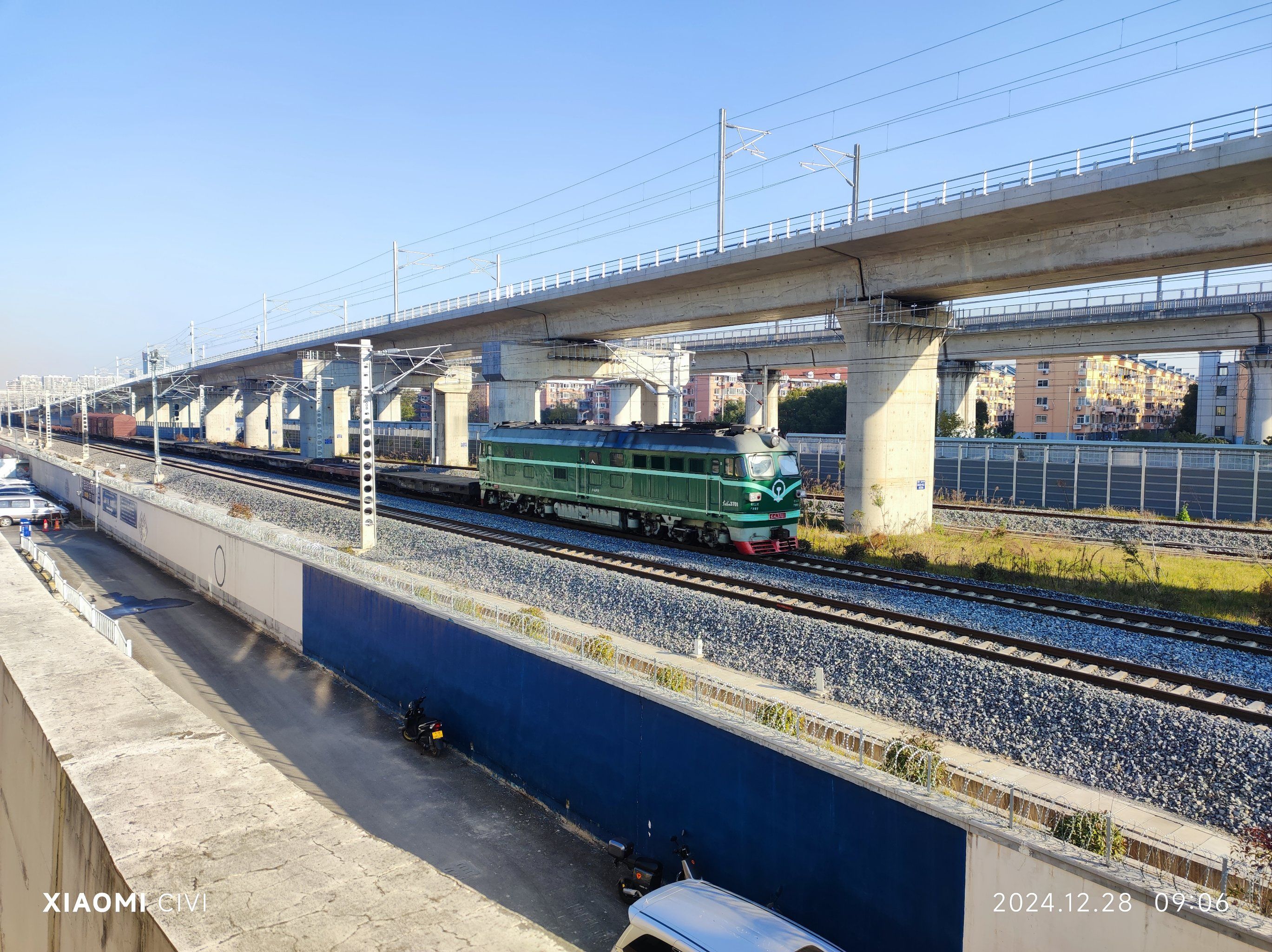 春节假期三峡枢纽河段客货两旺