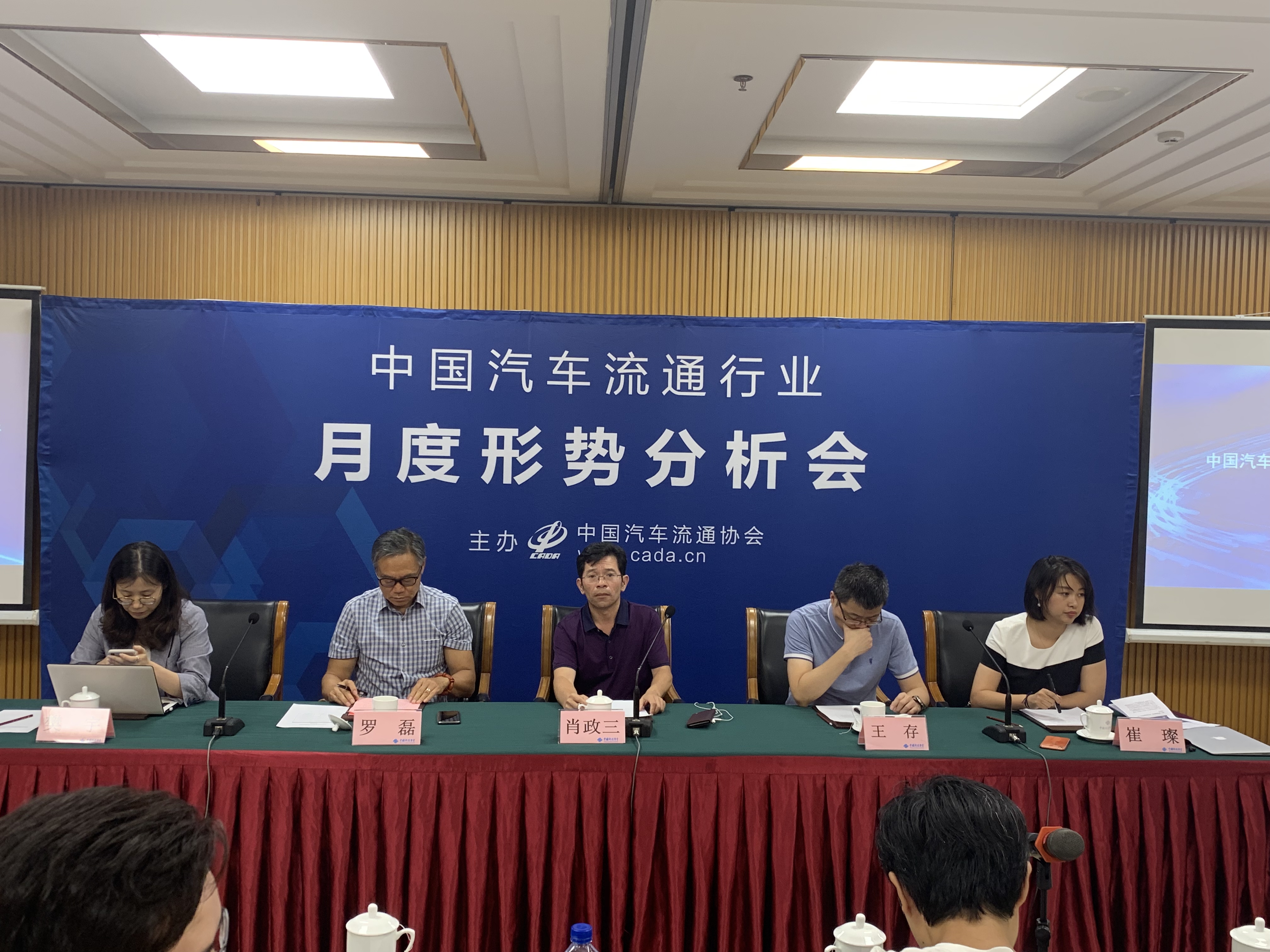 2026年2月中国汽车经销商库存预警指数为56.2%