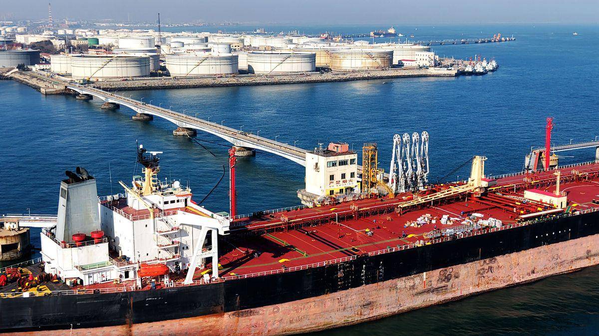 （财经天下）霍尔木兹海峡航道受阻 战事情况影响油价后市