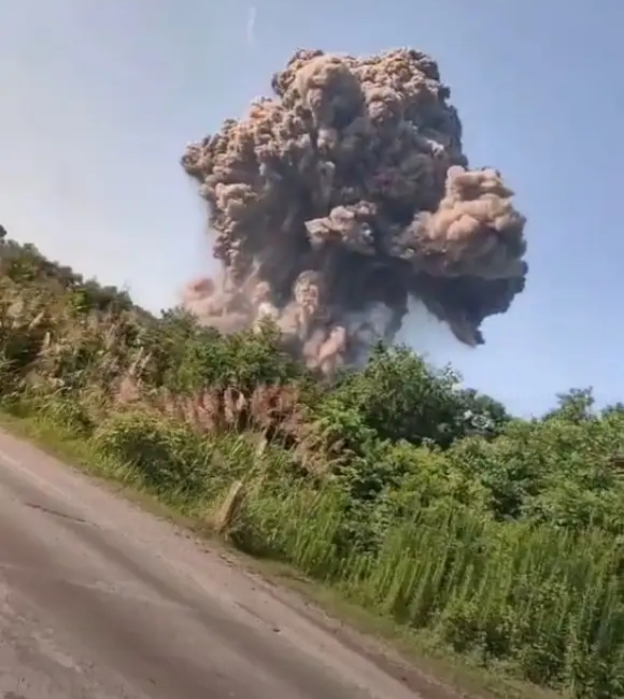 突发!伊朗伊斯法罕核设施和空军基地附近传出巨大爆炸声