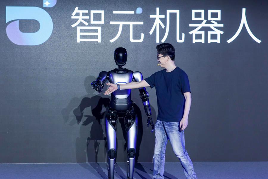 股价狂飙净利“腰斩”，上纬新材主业承压，机器人业务探索尚在初始阶段