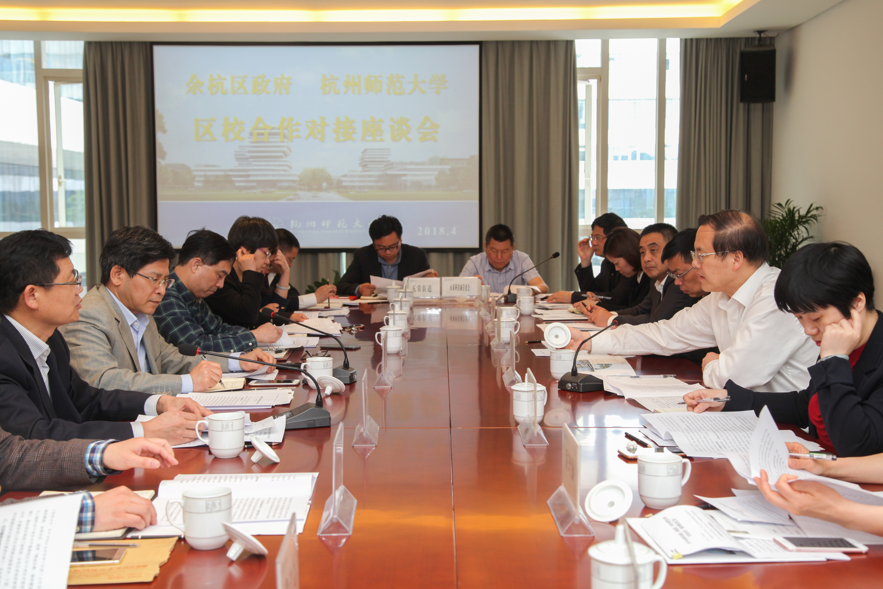 劲仔食品：公司正在积极推进相关产品合作事宜