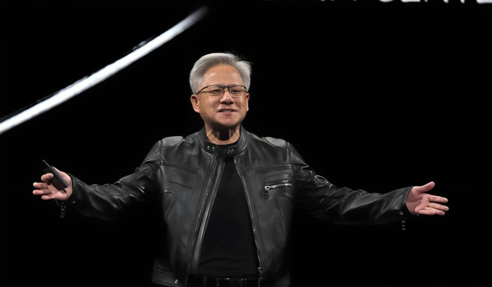 三大期指齐跌，美股恐慌指数一度暴涨；黄仁勋：存储器厂产能扩多少，英伟达用多少；军工、石油股普涨，芯片股普跌｜美股盘前