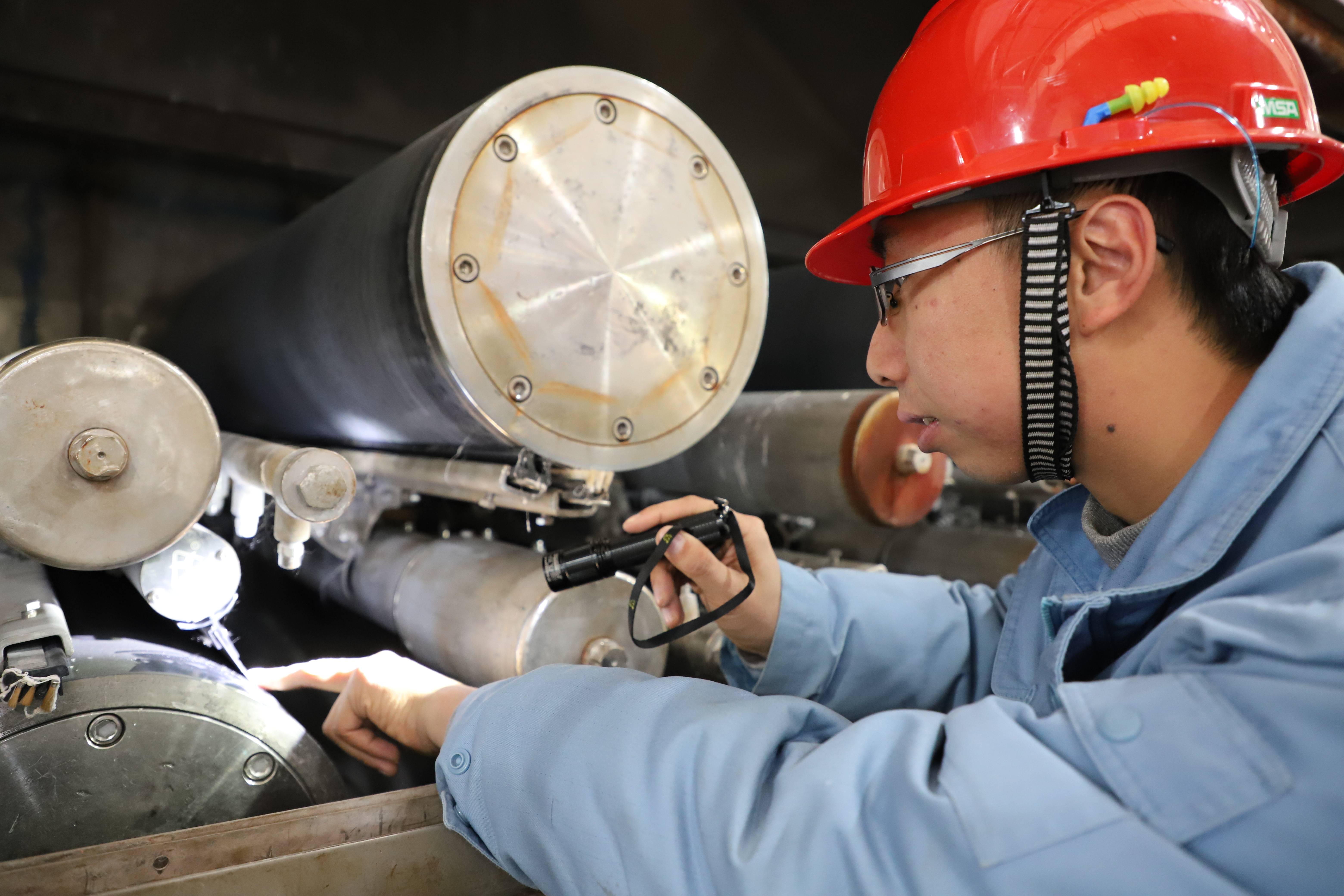 上海石化获得发明专利授权：“碳纤维测试样条加强片粘贴设备”