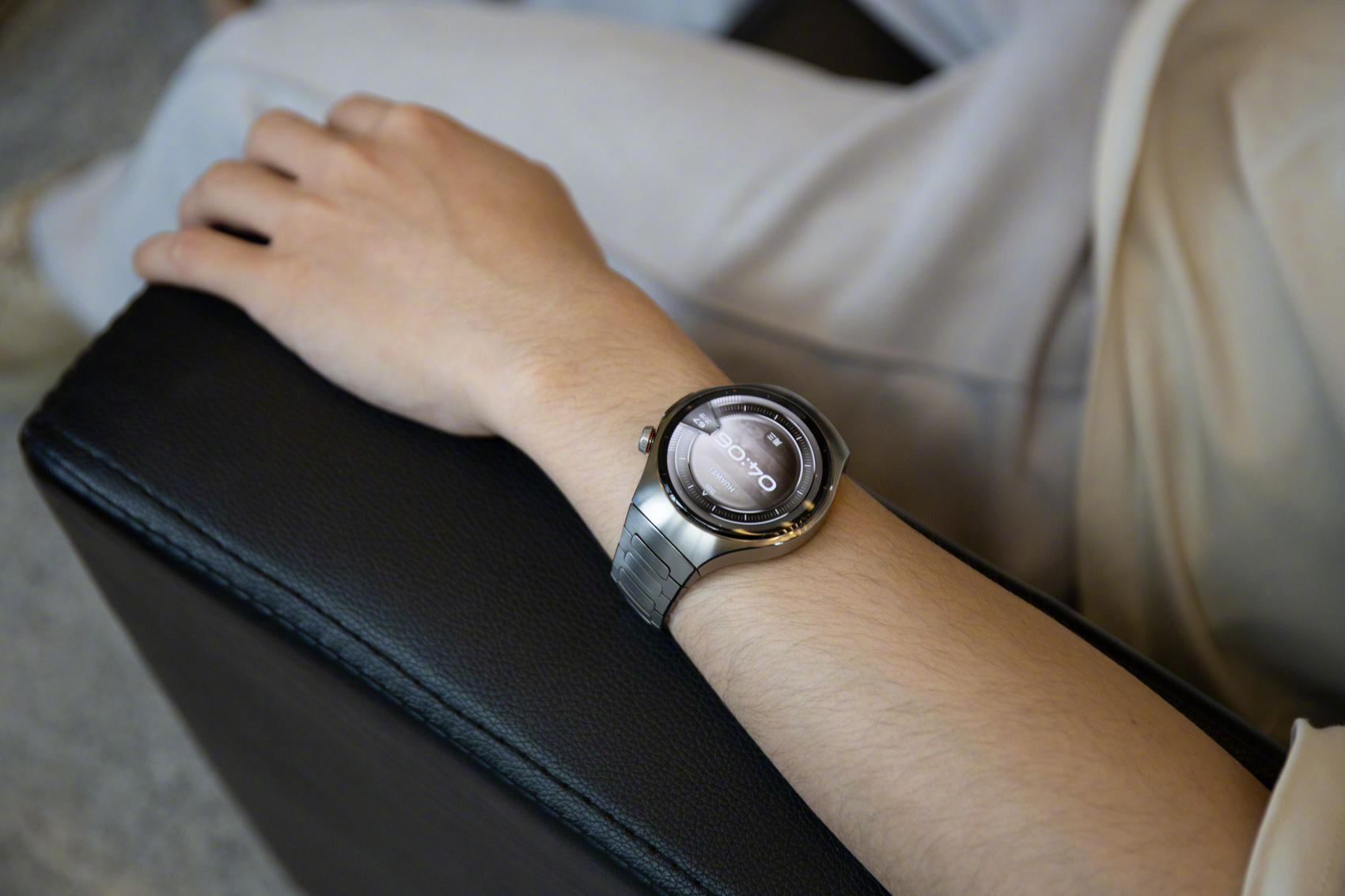 硕贝德:公司已向AI眼镜客户量产交付天线及钛合金眼镜腿