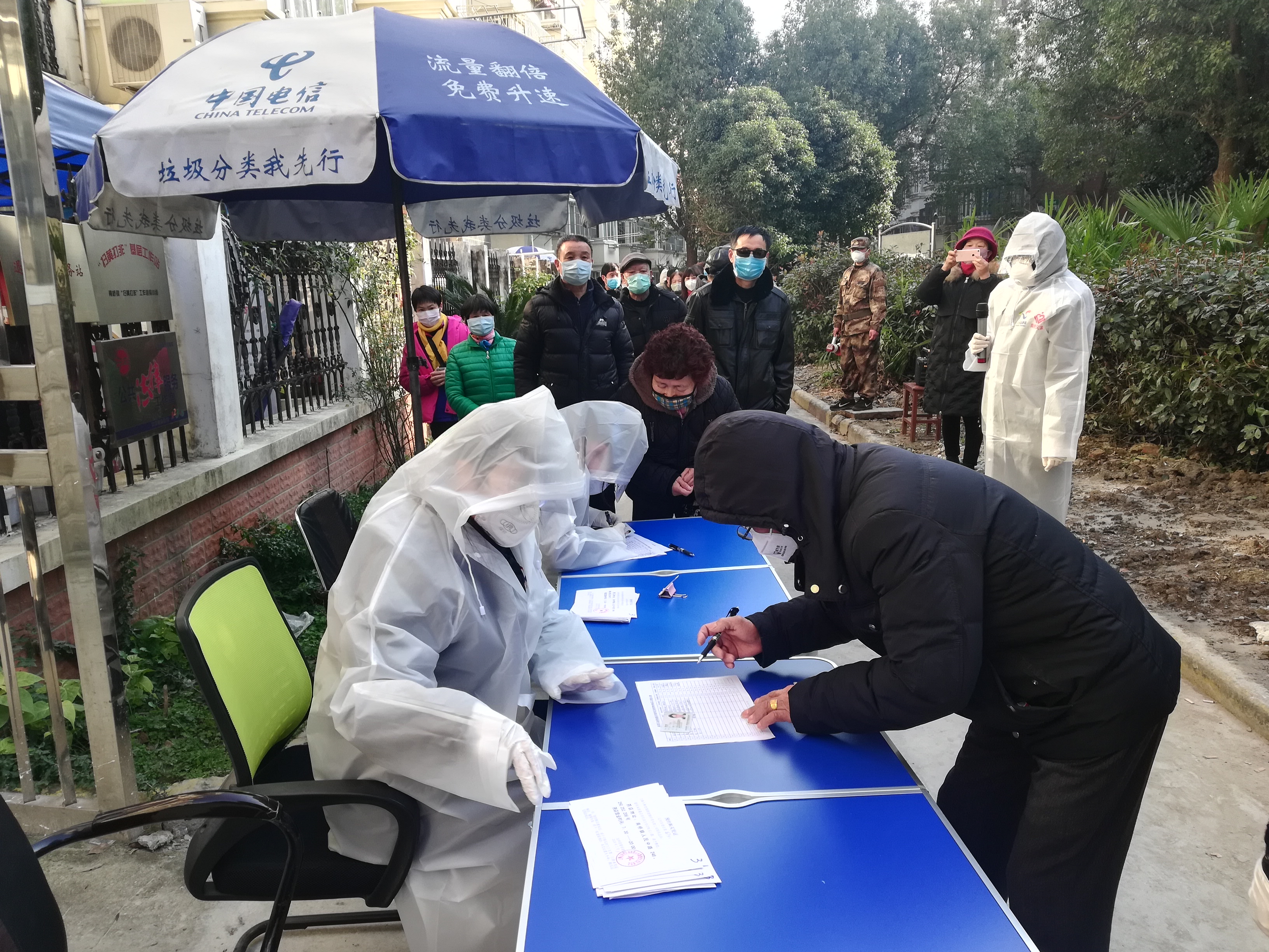 线上拼手速 线下可“捡漏” 新一轮储蓄国债认购再现火爆场面