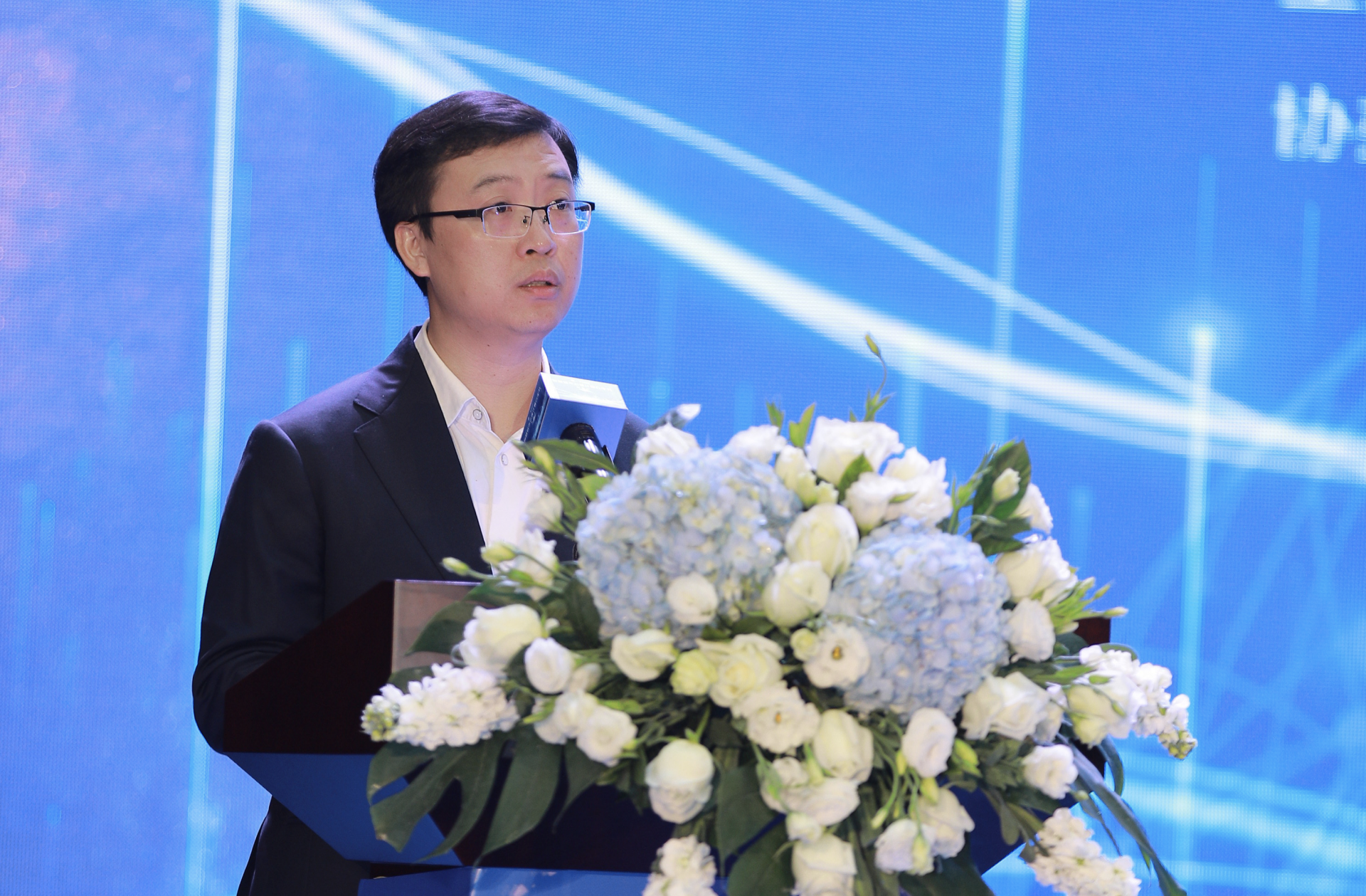 深城交：4月23日召开董事会会议