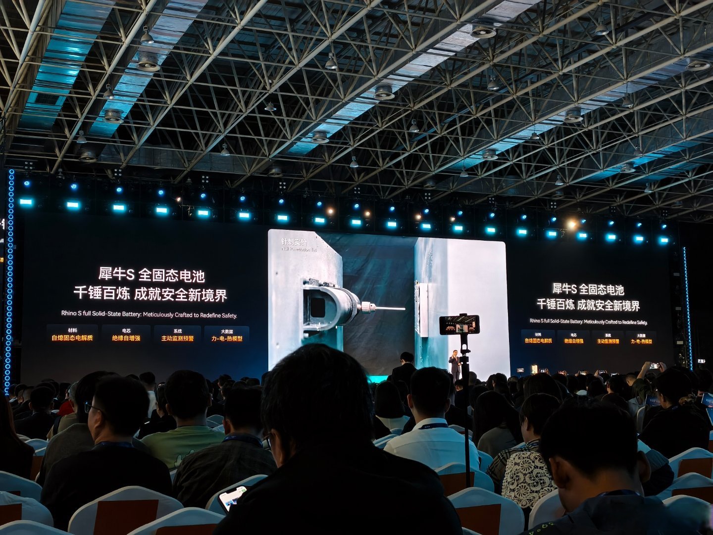 刚刚，国产芯片龙头直线拉升！DeepSeek，重磅来袭！工业气体概念大火，相关个股来了